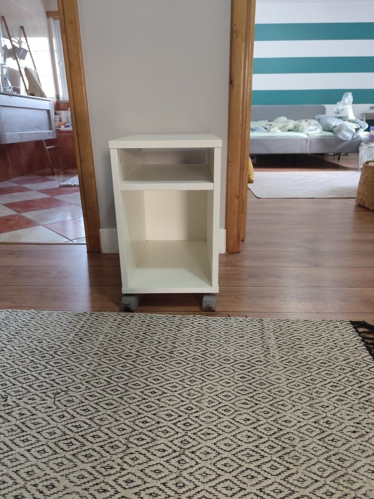 Vendo conjunto 3 peças, secretária, mesa de apoio  de pc , cadeira