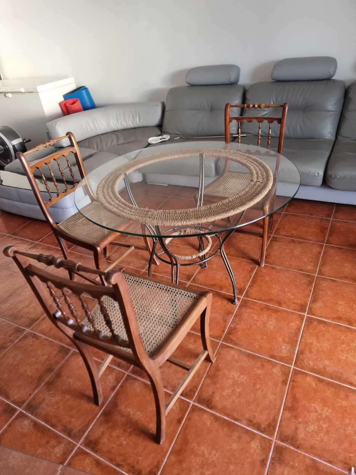 Mesa de Vidro com 3 cadeiras