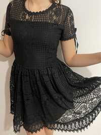 Sukienka koronkowa czarna rozkloszowana Sinsay S 36