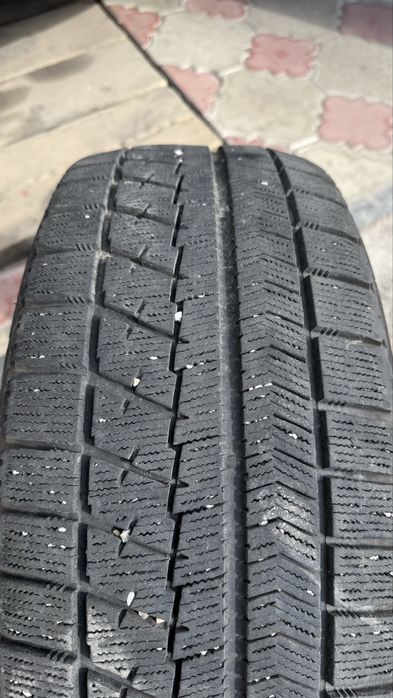 Продам зимнюю резину Bridgestone Blizzak VRX 205/55 R16
