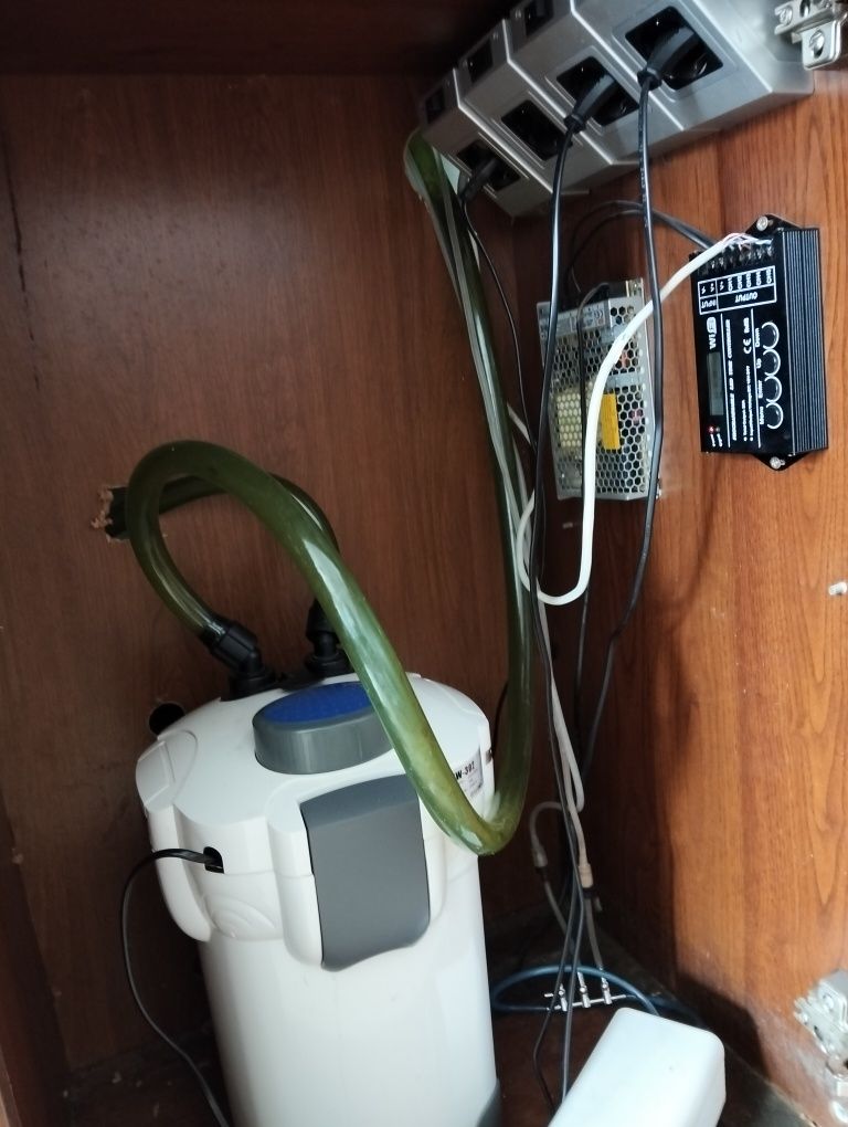 Akwarium 400l z wyposażeniem i szafką