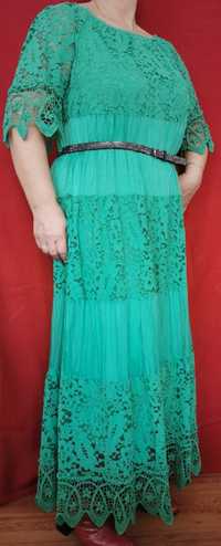 Długa zielona suknia w stylu boho