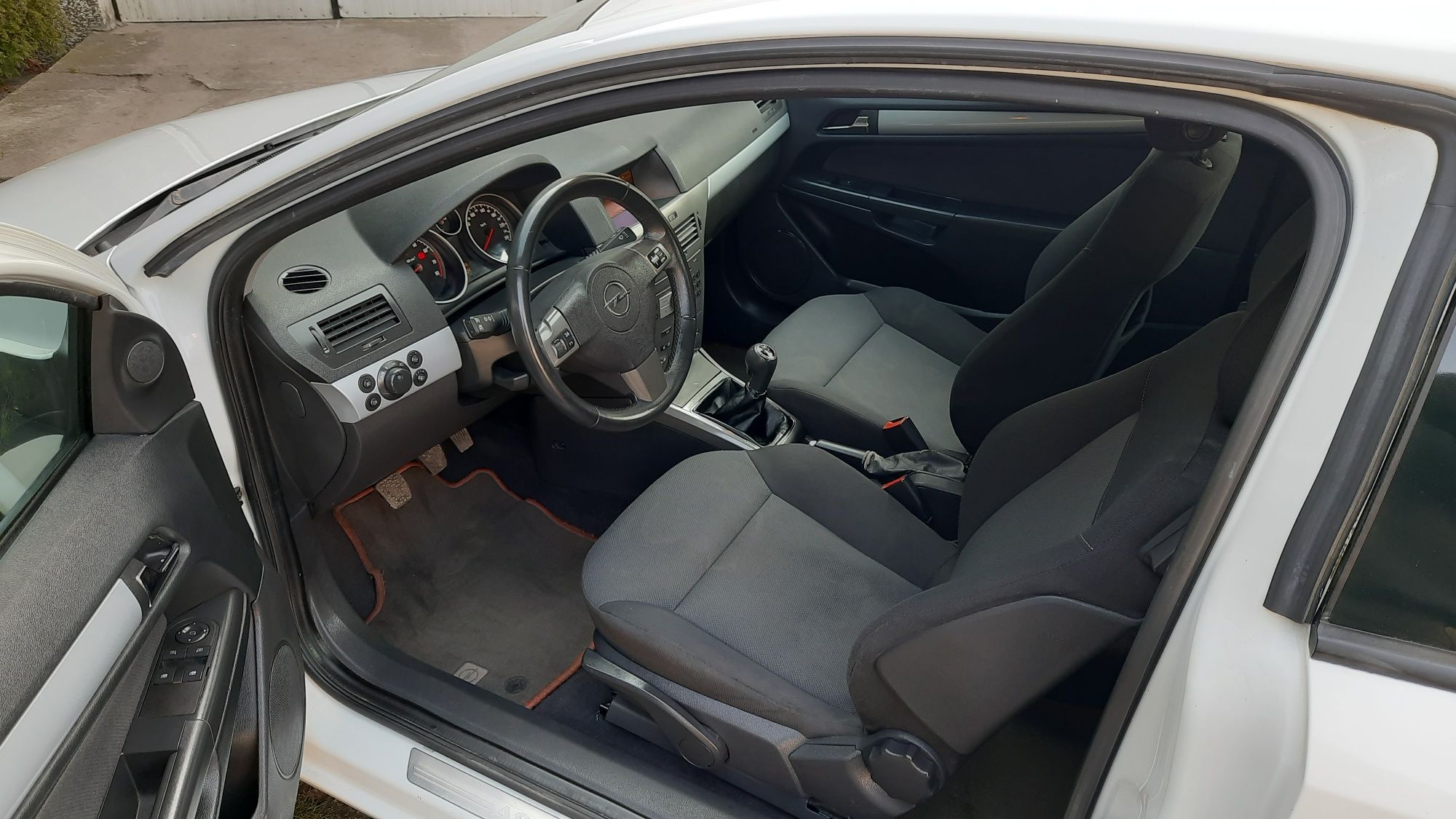 Opel Astra GTC 1.4 B świeżo z Niemiec