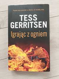 Igrając z ogniem - Tess Gerritsen