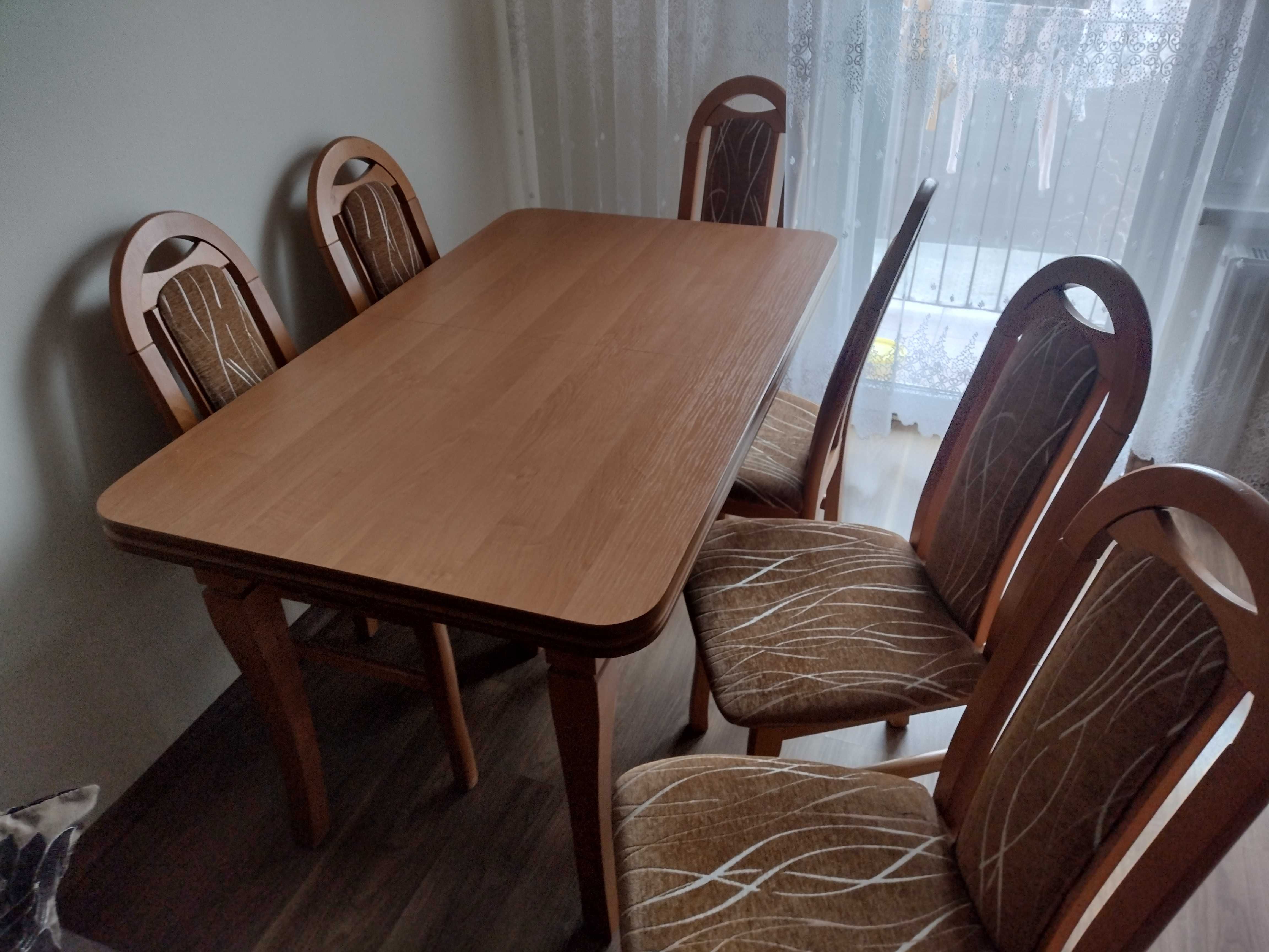 Stół rozkładany i krzesła
