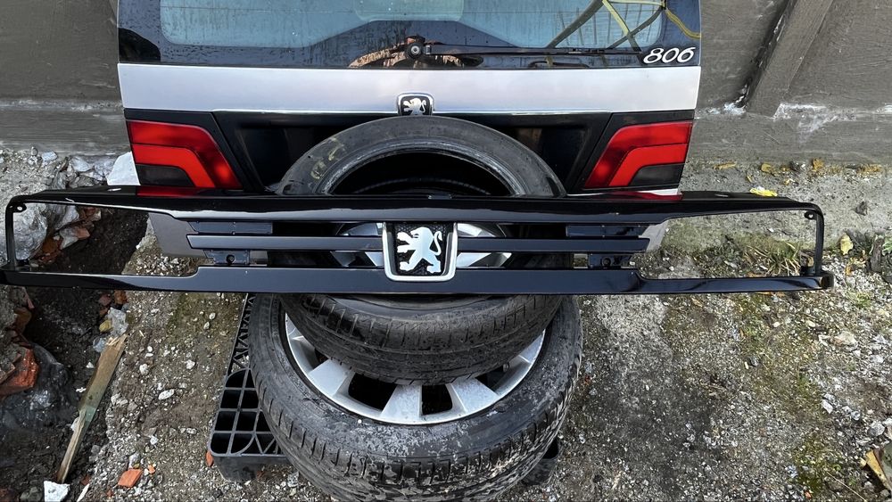Atrapa  gril  peugeot  806.