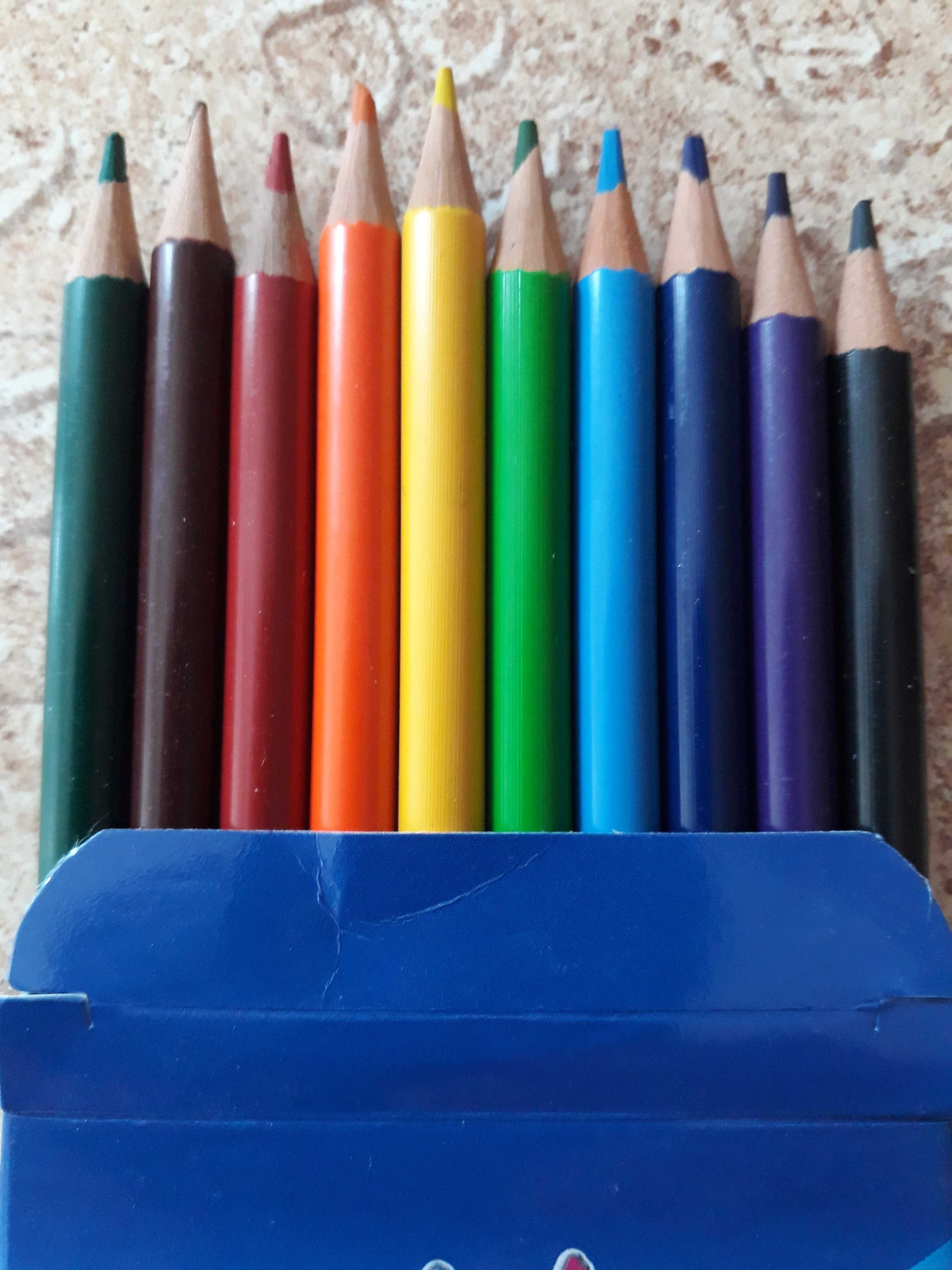 Олівці кольорові та блокнот
