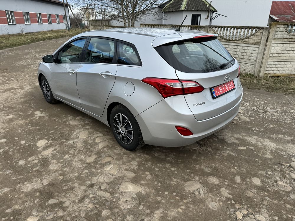 Hyundai i30 2013 II покоління  1.6D MT (110 к.с.) Base 8 700 $