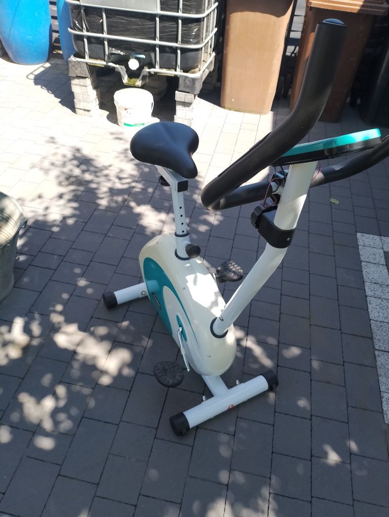 Sprzedam rower stacjonarny magnetyczny bardzo ładny.