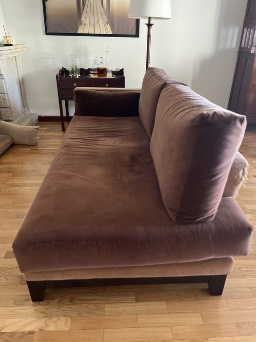 Sofá Castanho com almofadas