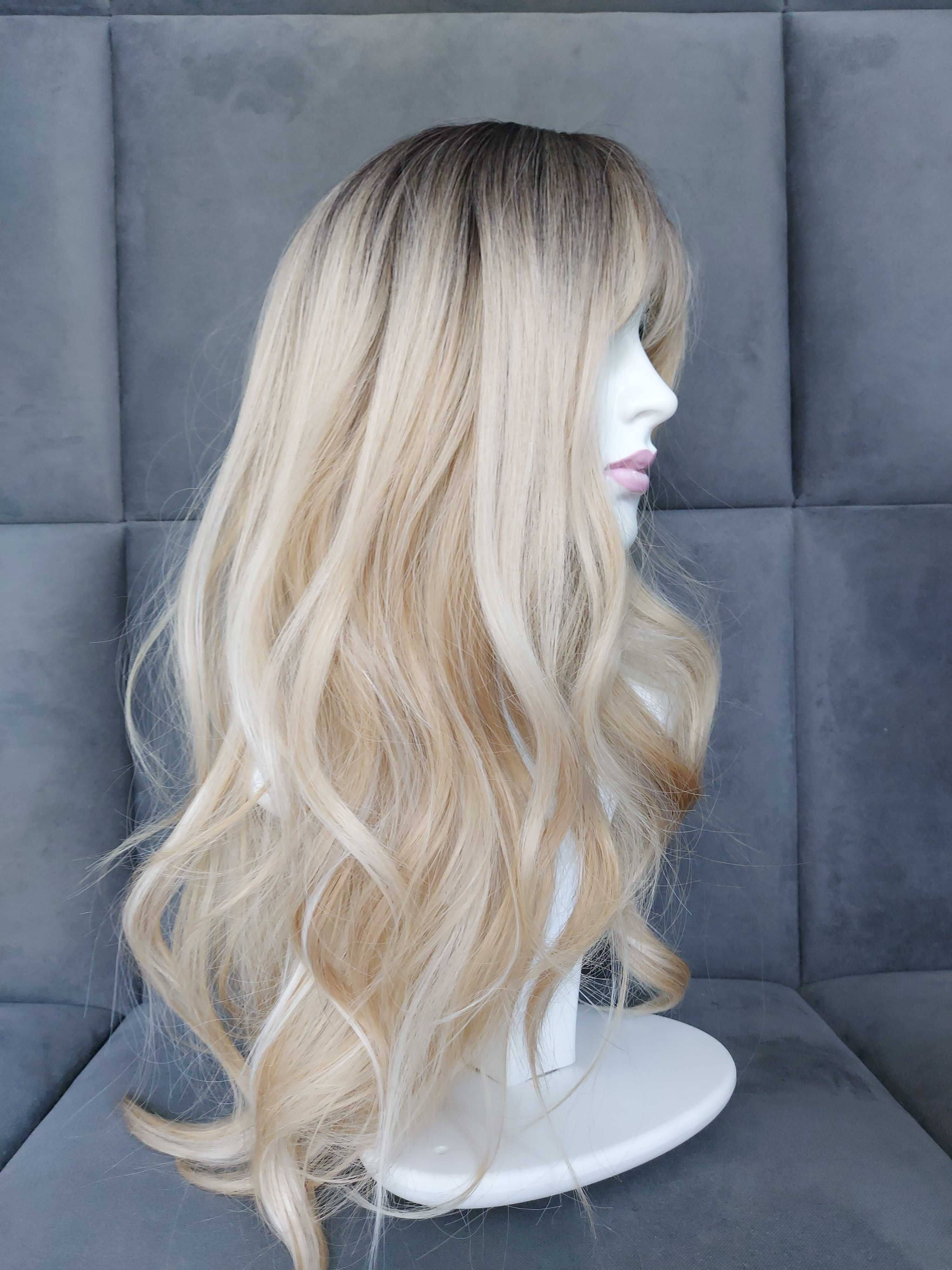 Długie gęste włosy peruka blond długa 60 cm ciemny słoneczny odcień