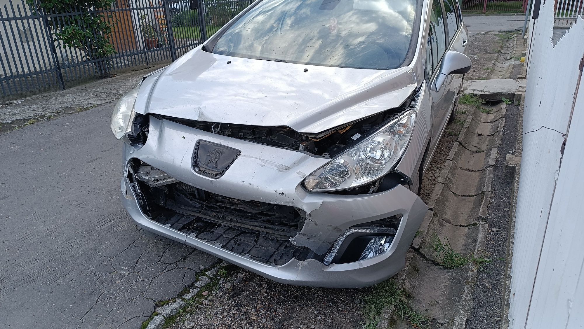 Sprzedam uszkodzone auto Peugeot 308 sw