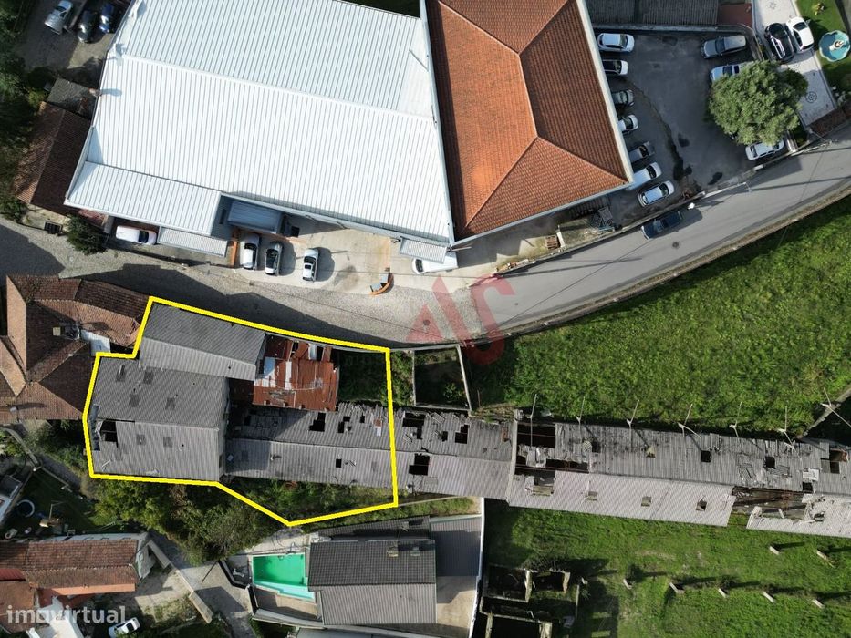 Armazém com 2 Pisos para Restaurar – 350m² de Área Bruta em Lote de 64