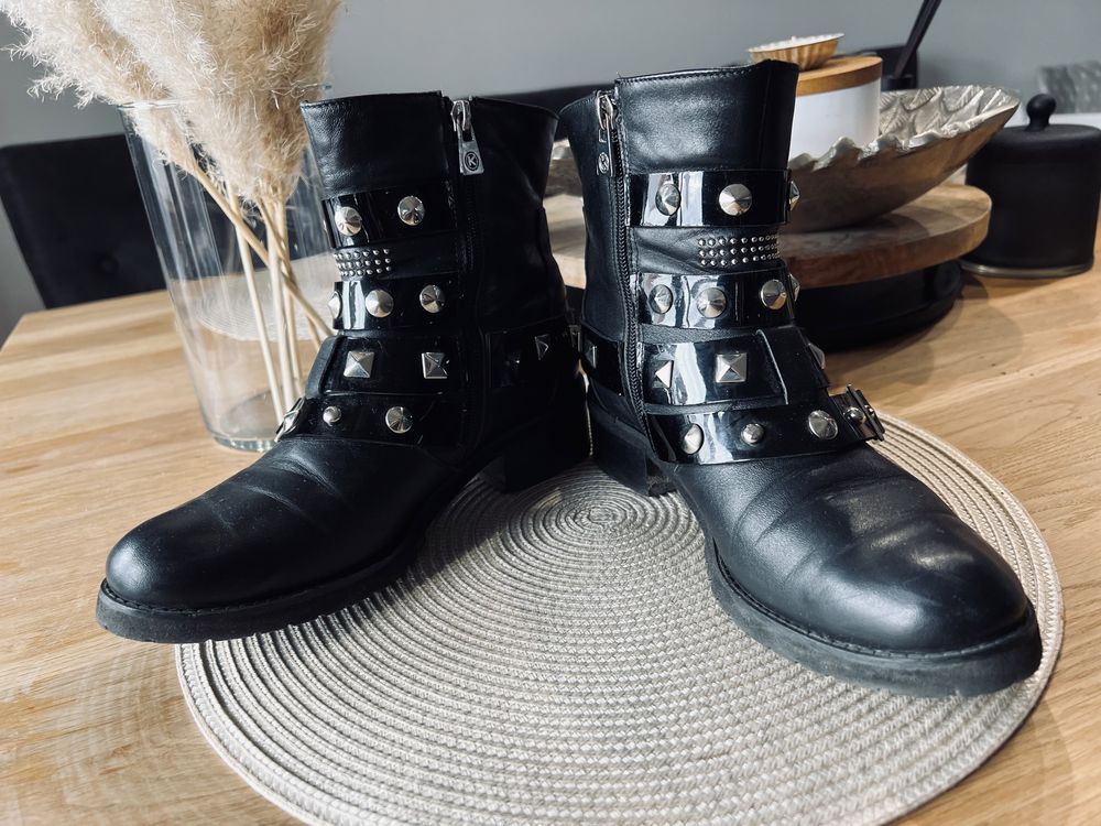 Kazar czarne buty botki ze srebrnymi okłuciami ćwieki 38