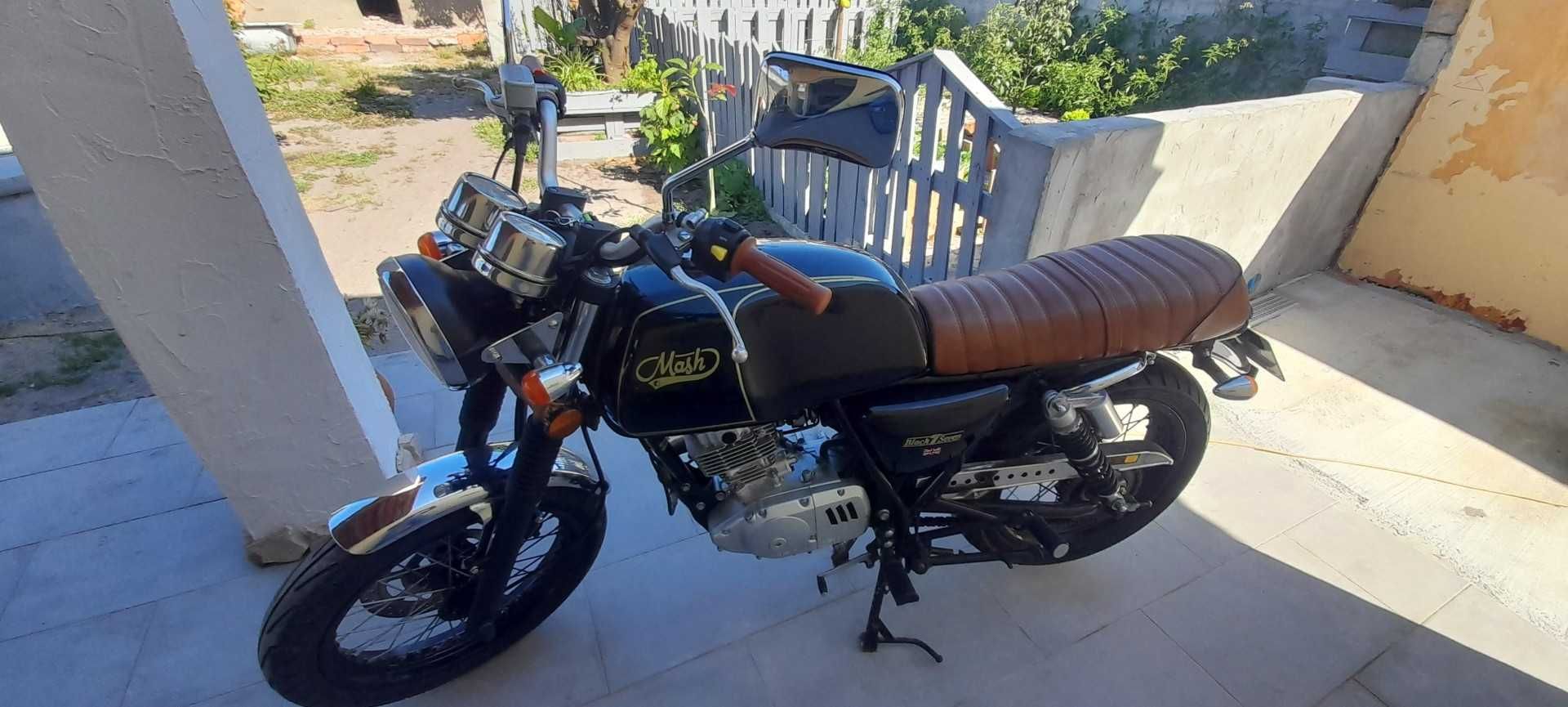 vendo mota 125 ,4000 kms reais ano 2018