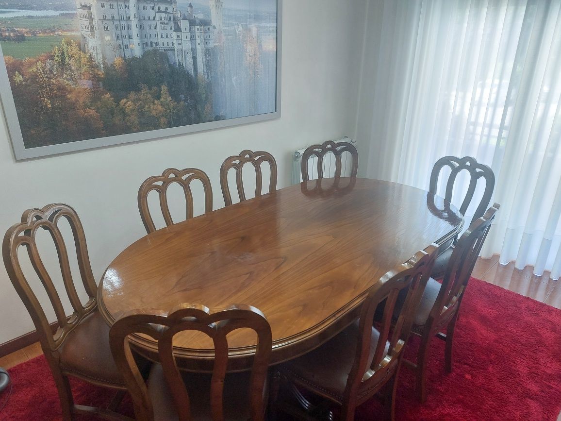 Mesa de Jantar + 8 Cadeiras