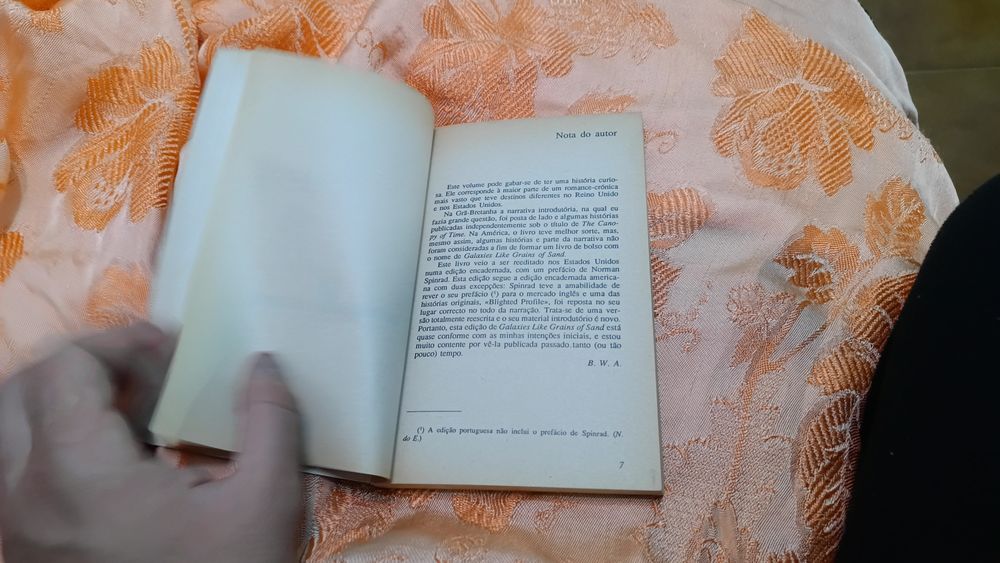 Galáxias como grãos de areias_Brian Aldiss