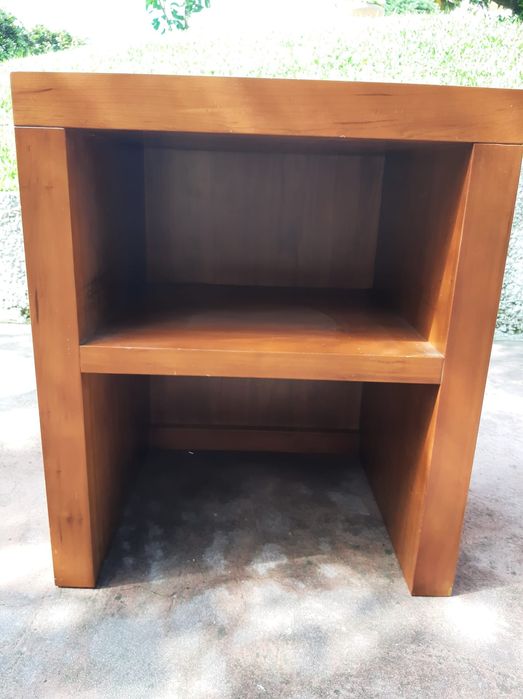 Mesas de cabeceira em cerejeira