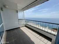 Espaçoso T1 com vista mar e garagem