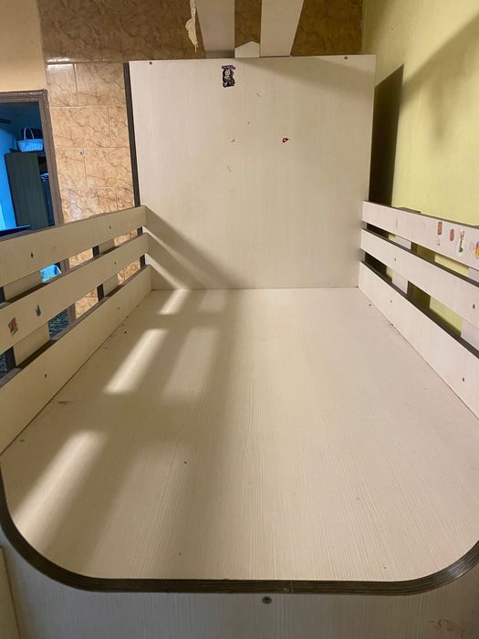 Двухярусне ліжко