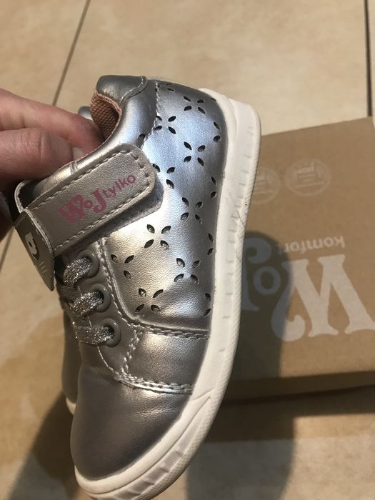 Wojtyłko 23, trzewiki, półbuty, sneakersy, pantofelki srebrne jak Nowe