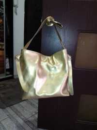 Продам золотую женскую сумку