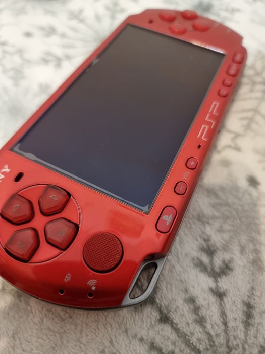 Japońskie PSP 3000 Radiant Red 256 gier czerwona