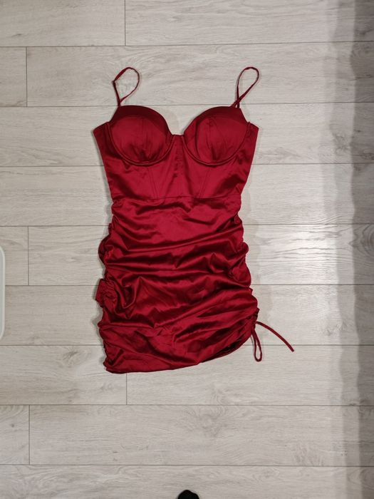 Стильне атласне плаття