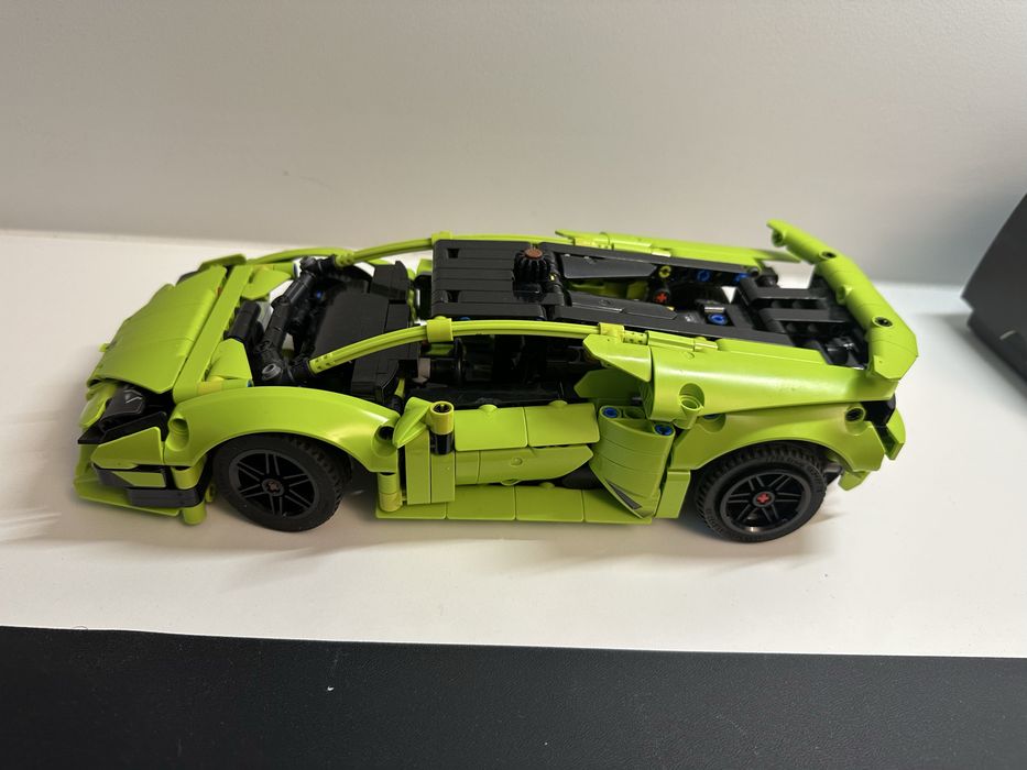 Конструктор LEGO Technic Lamborghini Huracán Tecnica (42161)