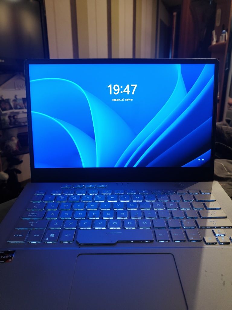 Asus rog Zephyrus g14