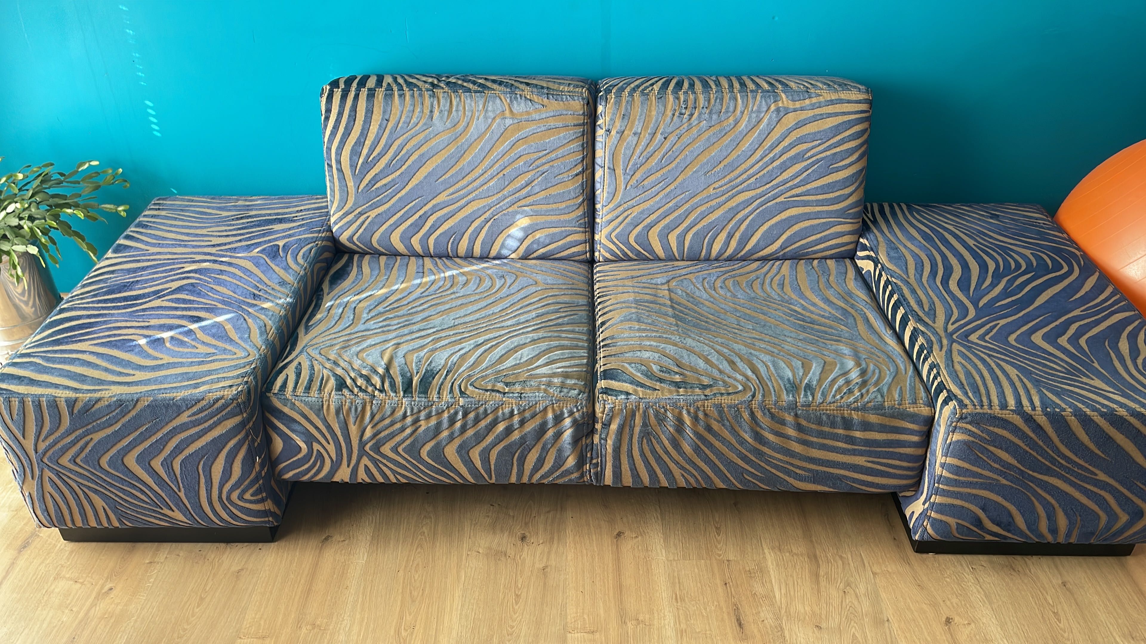 sofa nierozkładana firmy livingroom, zebra design