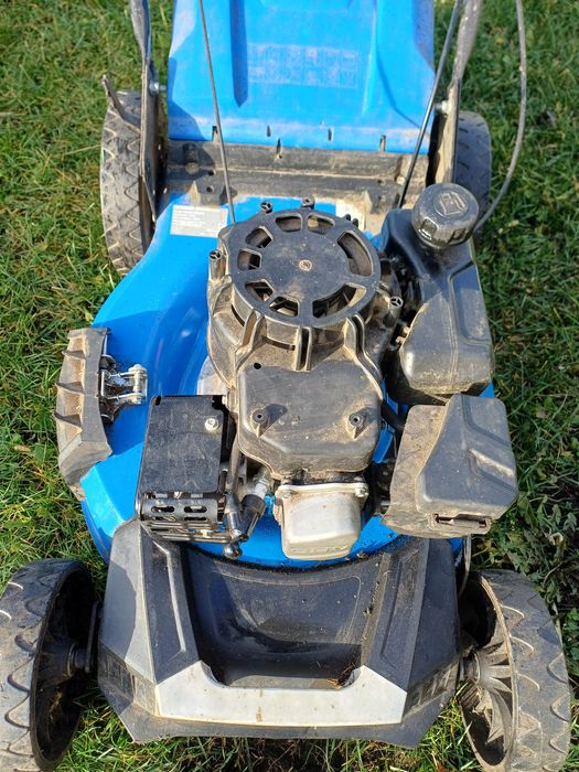 Sprzedam kosiarkę spalinową na części lub do naprawy własnej