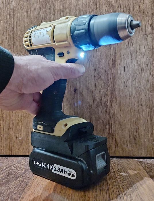 Adapter DeWalt XR18 na baterie Panasonic EY 14,4V 18V