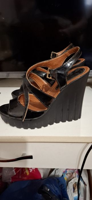 Босоніжки шкіряні