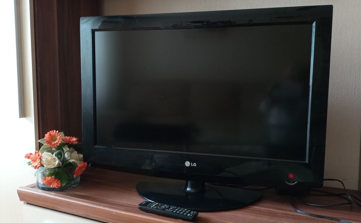 Telewizor Lcd LG 32 cal. Hdmi ,pilot Stan BDB.