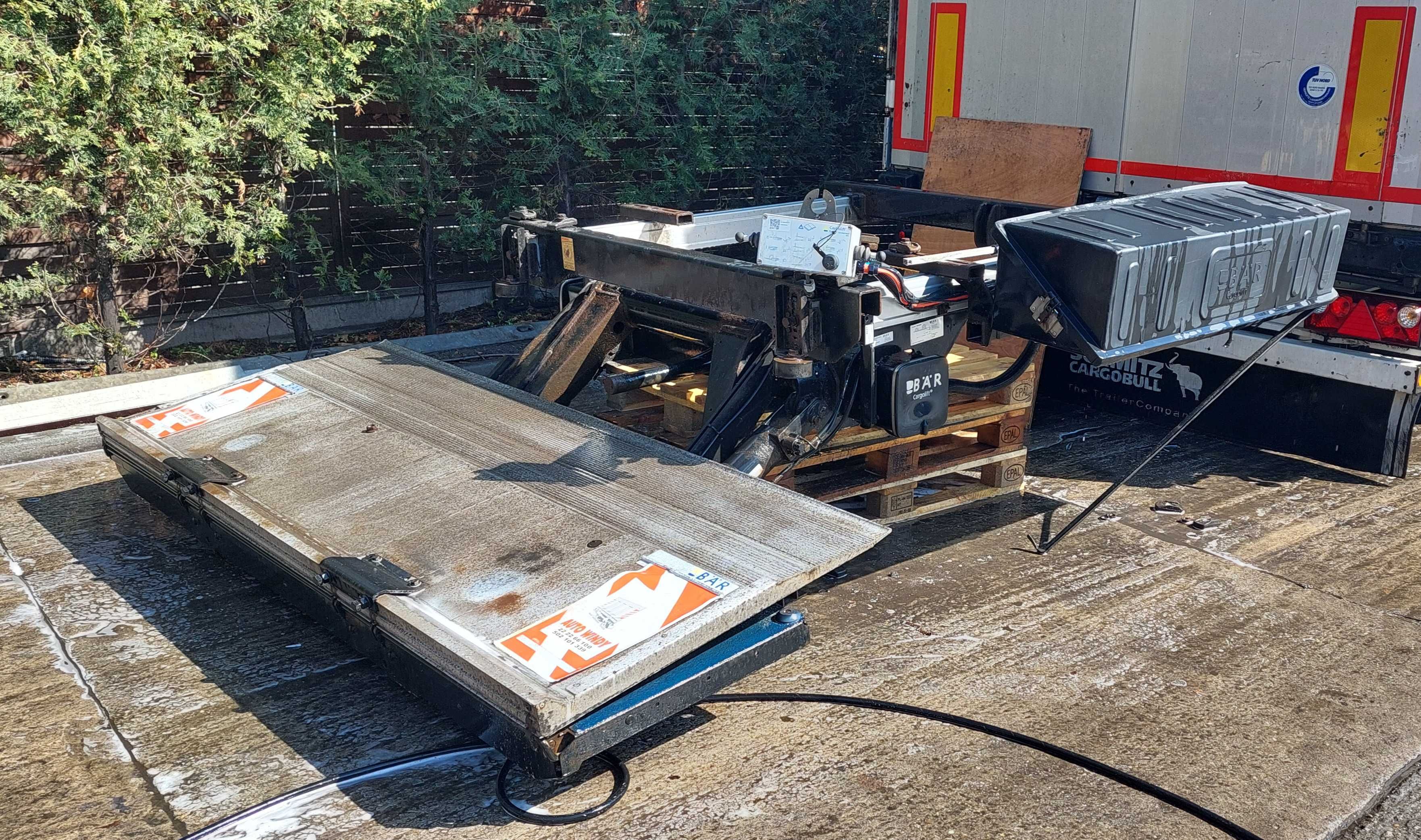 Winda załadowcza BAR cargolift udt grudzień 2025