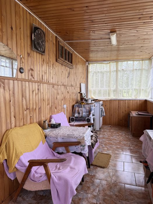 Продаж будинок з доглянутою територією