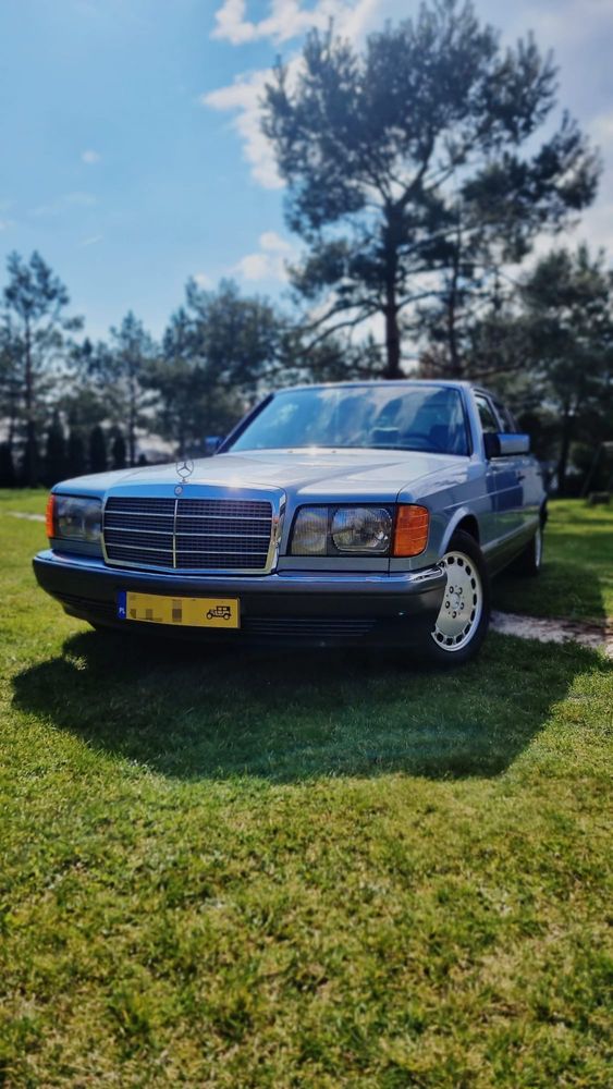 Wynajem luksusowego Mercedesa W126 420 SEL z kierowcą