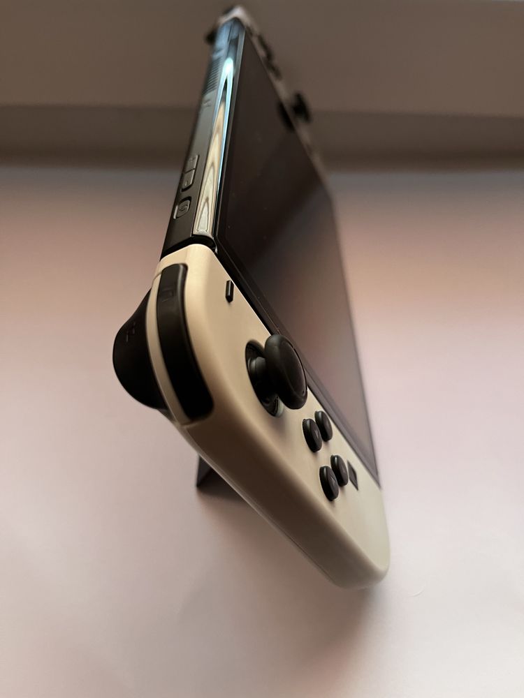 Nintendo Switch OLED + 6 gier + pokrowiec | Pokémon, Mario, FIFA