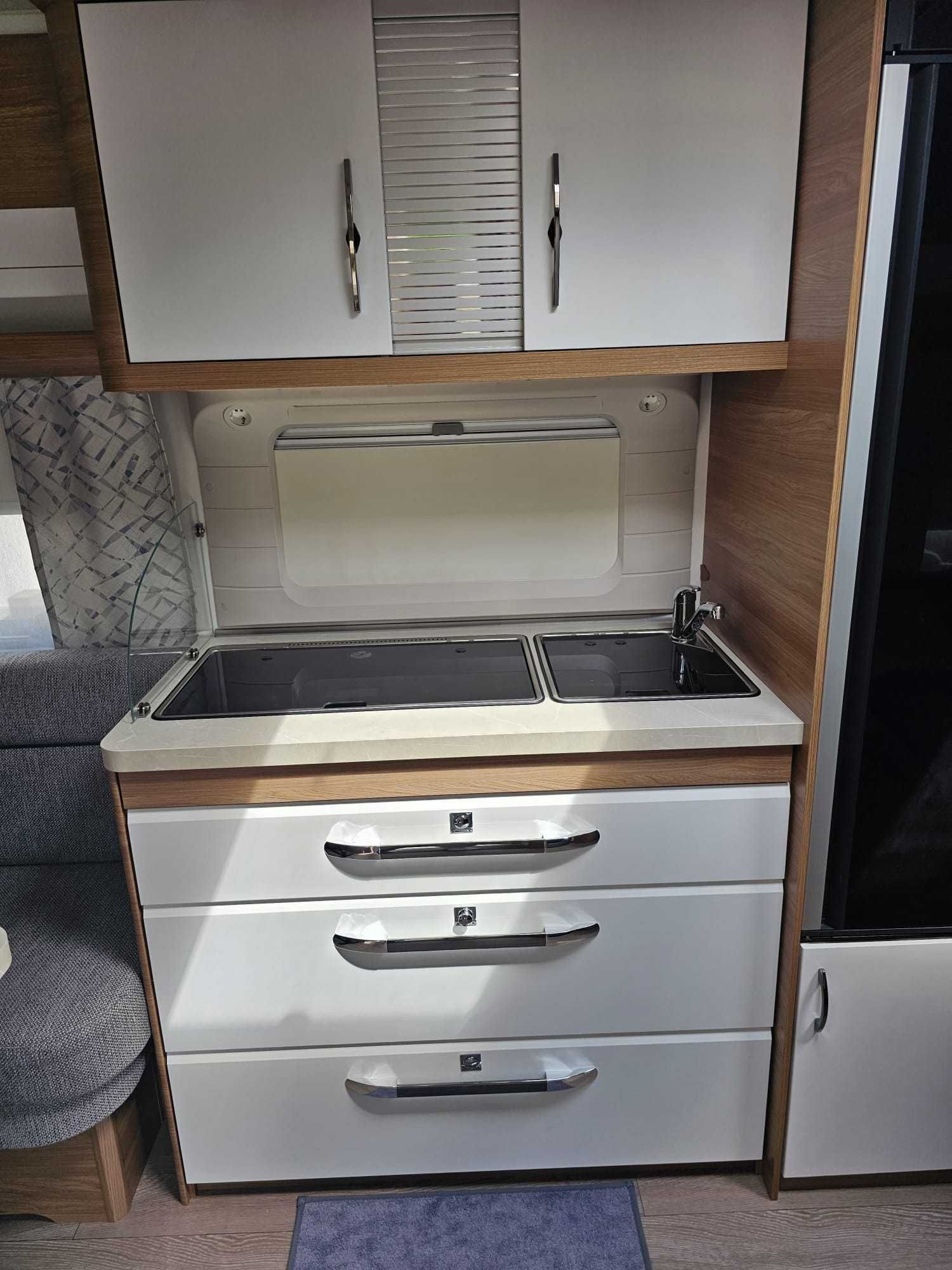 HOBBY DE LUXE dla 4/5 osób DMC 1350 - wynajem