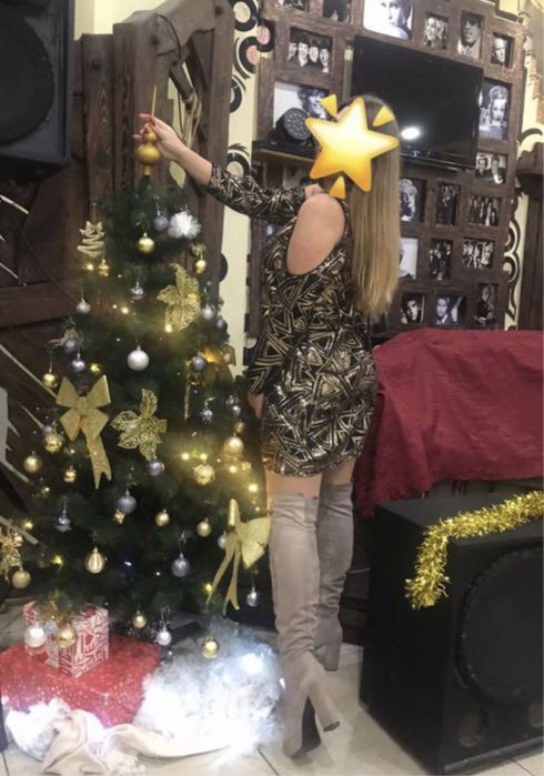 Платье нарядное пайетки пайотки золото 48 р L