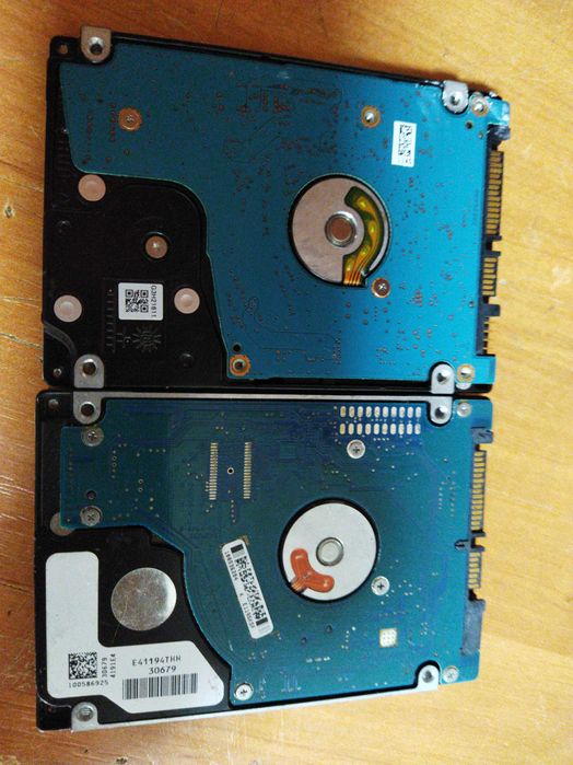 Два жорстких диска на 1 ТБ і на 350 ГБ