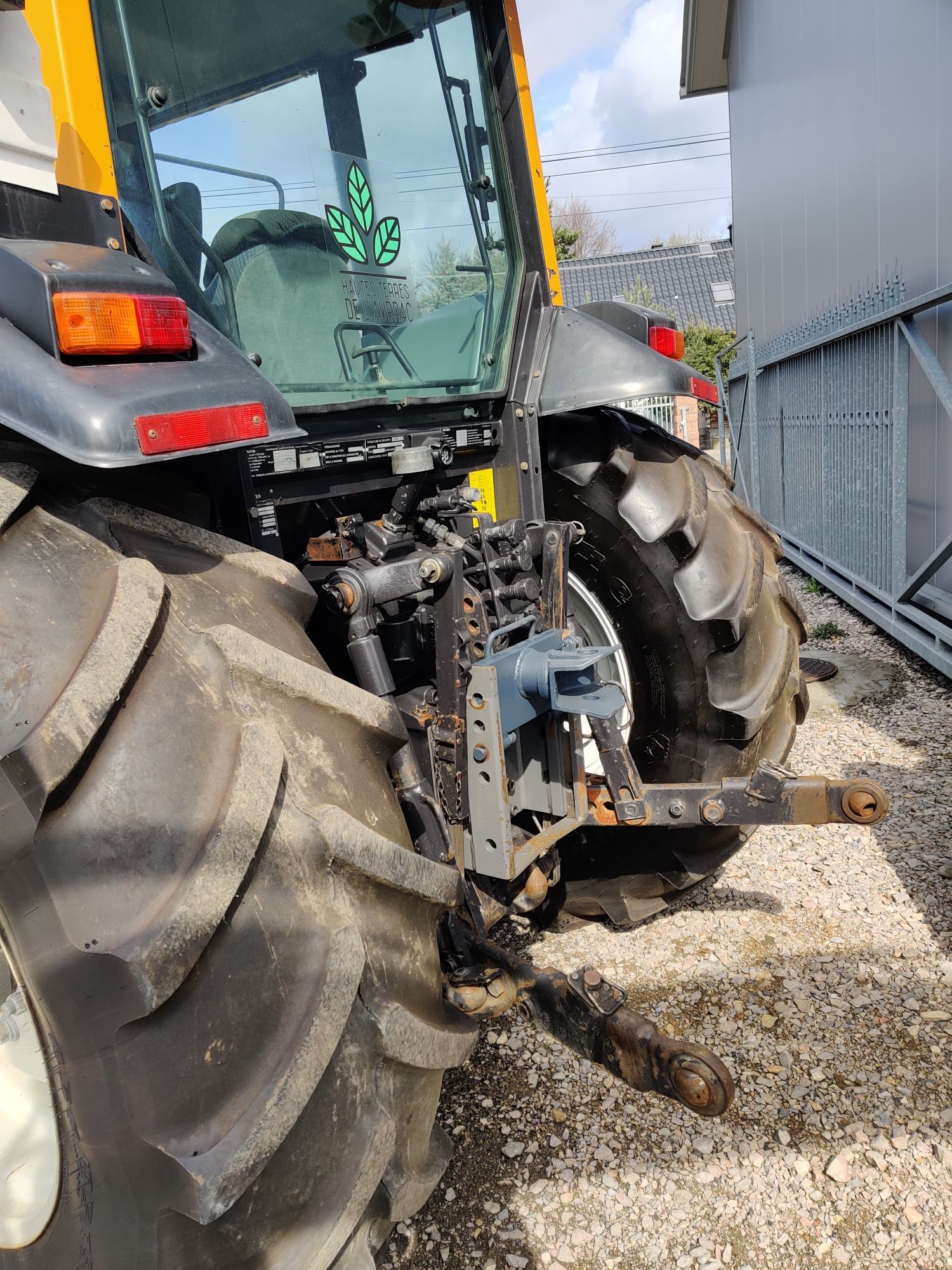 Valtra 700 z ładowacz tur faucheux z wagą