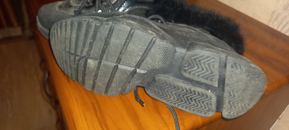 Продам стильные женские ботинки