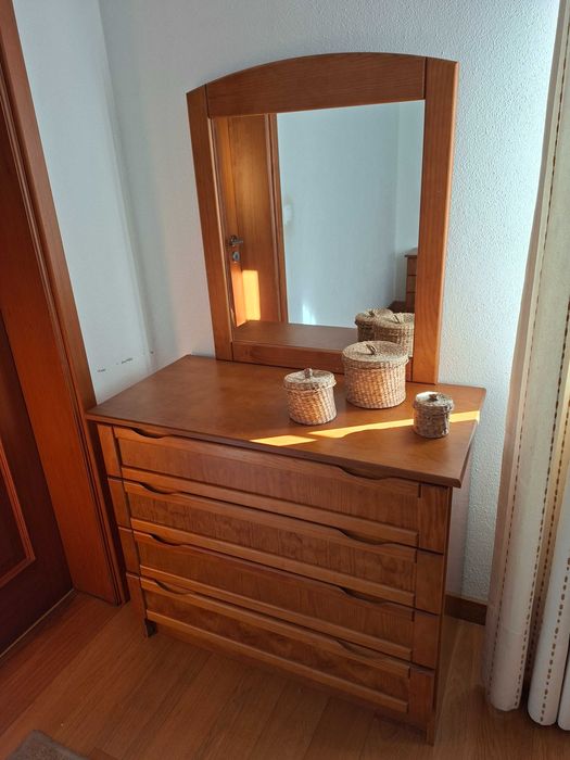 Quarto completo em madeira