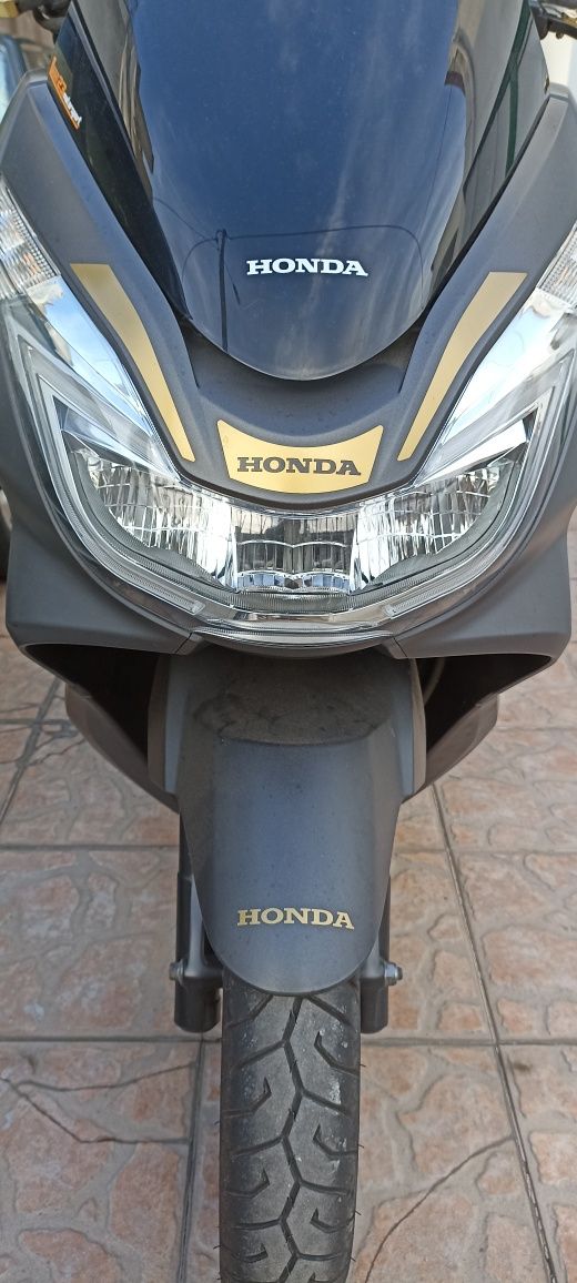 Honda PCX 150 bem estimada de garagem