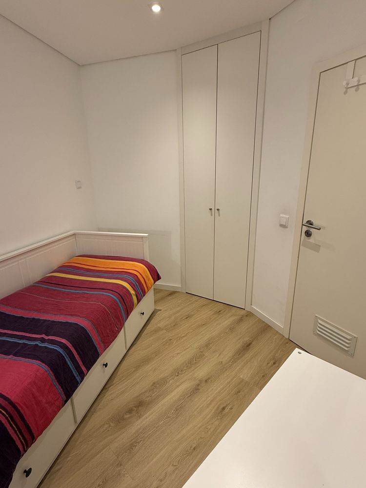 Quarto para arrendar nos Anjos