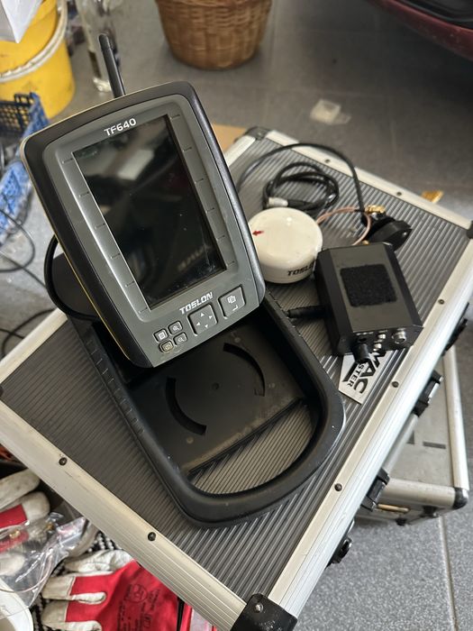 Toslon TF640 – echosonda z GPS do łodzi zanętowych