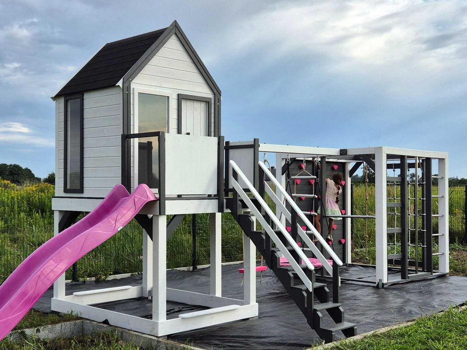 Plac zabaw - mała stodoła z małpim gajem