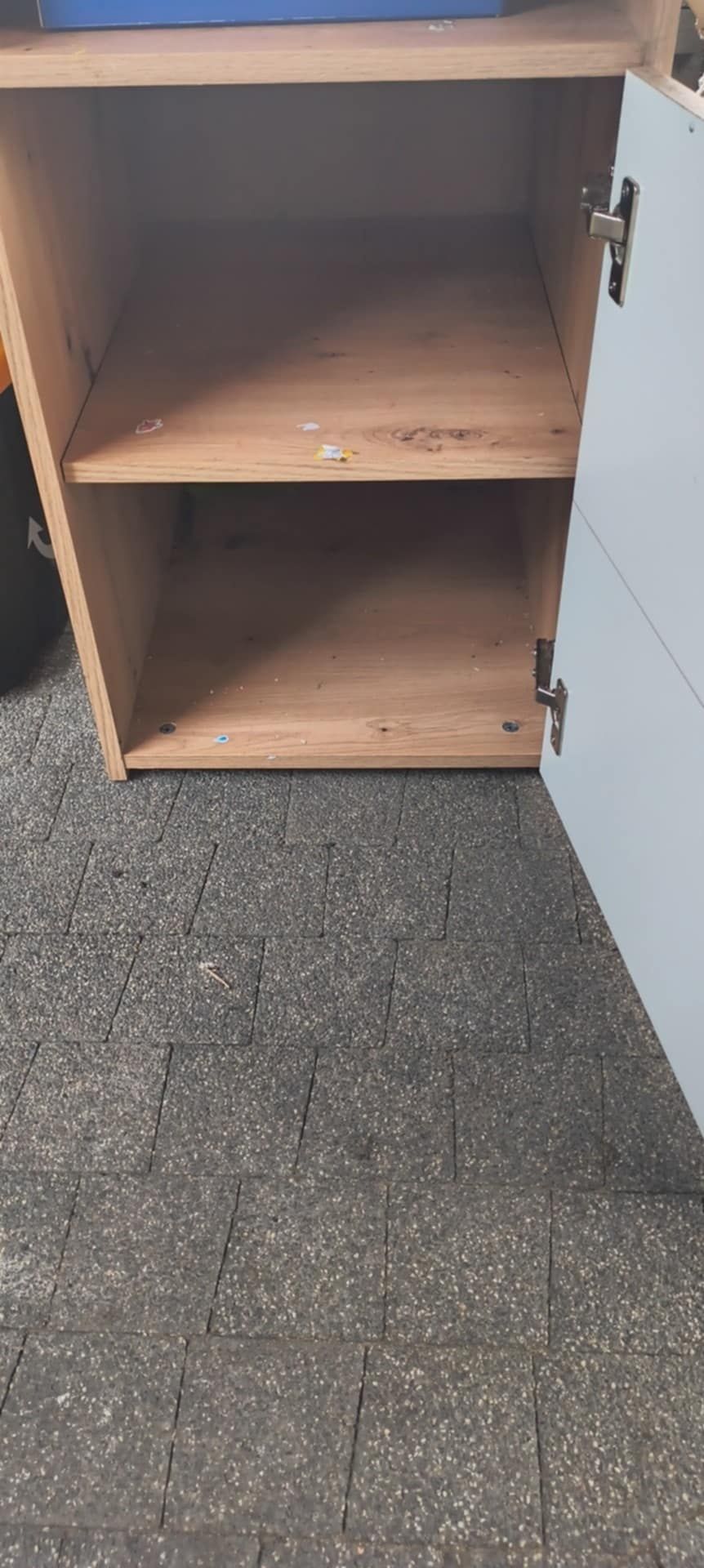 Biurko dziecięce wraz z krzesłem obrotowym